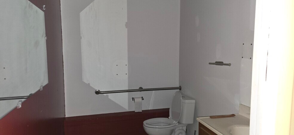 More Photos Of 6441-6451 Yadkin Rd, Fayetteville Unknown For Lease