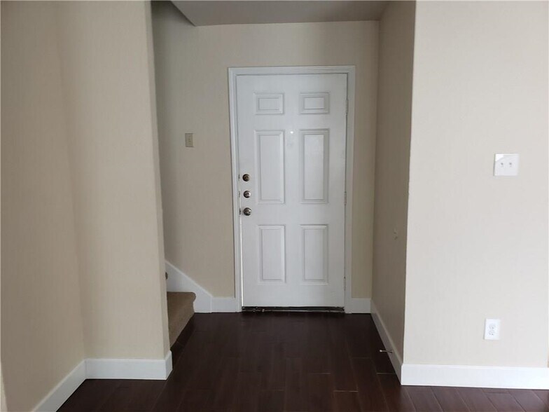 More Photos Of 12306 Abney Dr, Austin Apartments For Sale