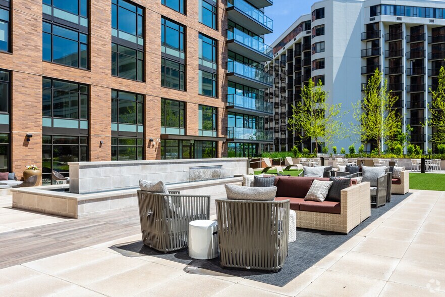 More Photos Of 140 SW Columbia St, Portland Apartments For Lease