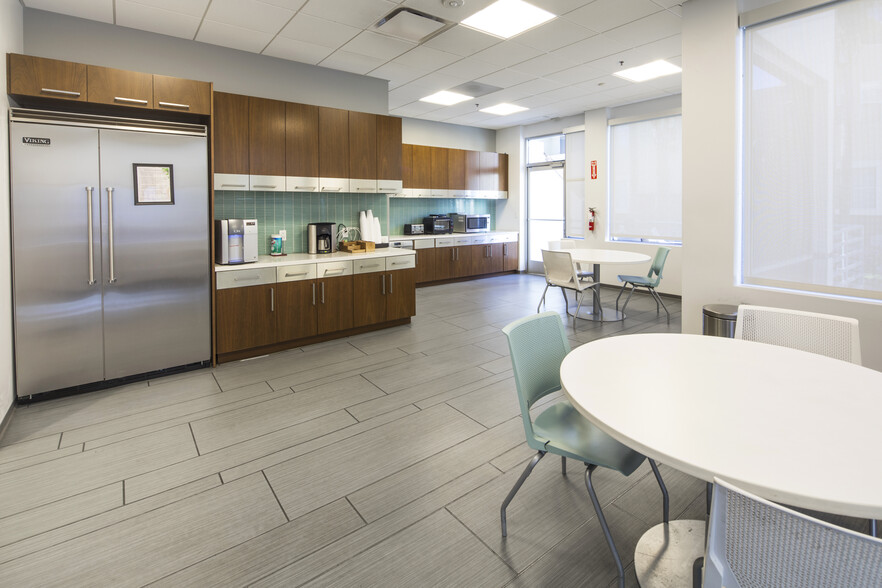 More Photos Of 610 N Hollywood Way, Burbank Office For Lease