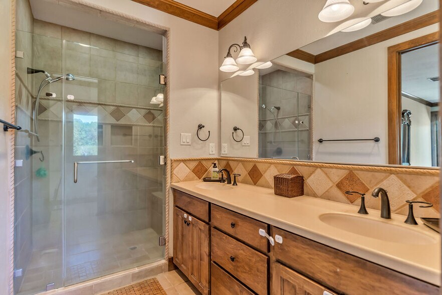 More Photos Of 43 Pool Rd, Richards Specialty For Sale
