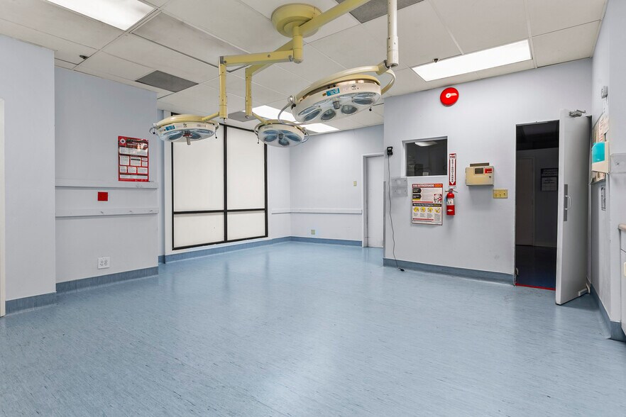 More Photos Of 930 W Foothill Blvd, Upland Medical For Sale