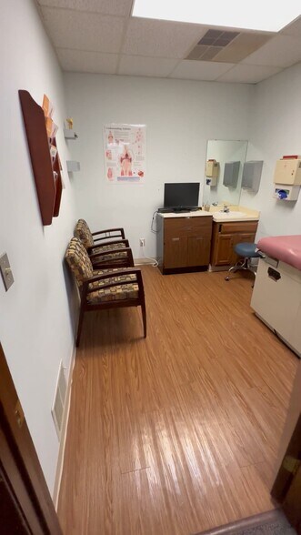 More Photos Of 4333 W Saint Joseph Hwy, Lansing Medical For Lease