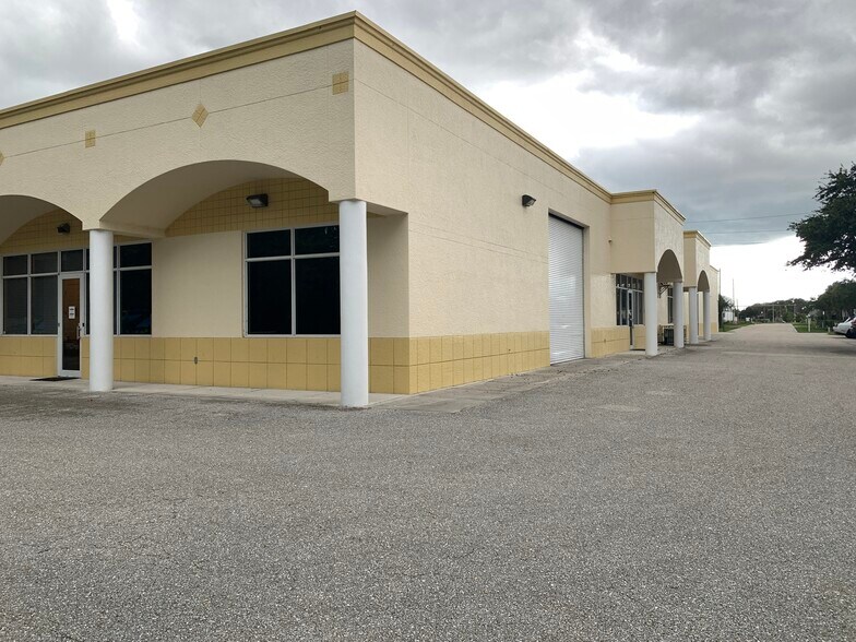 More Photos Of 17041 Alico Commerce Ct, Fort Myers Light Manufacturing For Sale