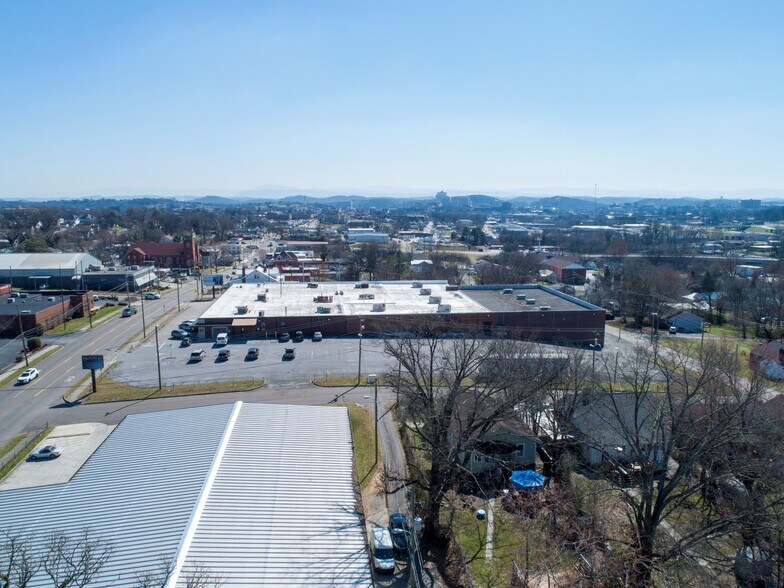 More Photos Of 121 W Oak Hill Ave, Knoxville Warehouse For Lease