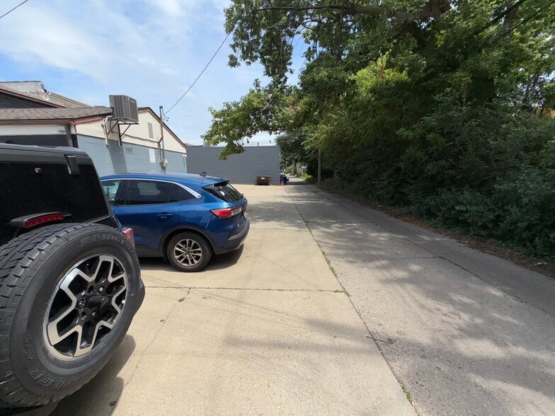 More Photos Of 517-523 W 9 Mile Rd, Ferndale Flex For Sale