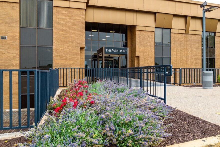 More Photos Of 11960 Westline Industrial Dr, Saint Louis Office For Lease