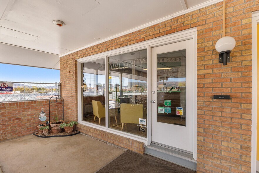 More Photos Of 1354 S 2nd St, Raton Hotel For Sale