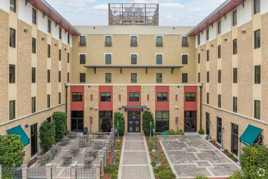 More Photos Of 202 S 1st St, Harlingen Loft Creative Space For Lease