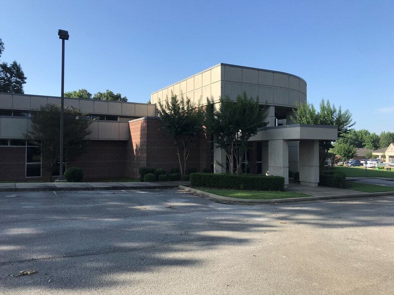 More Photos Of 2804 Longview Dr, Jonesboro Medical For Lease