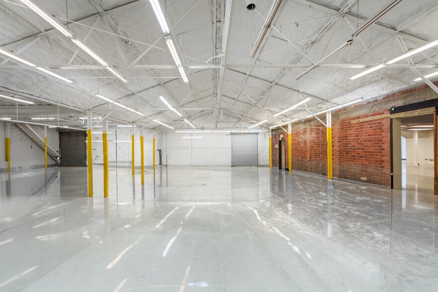 More Photos Of 5011 Navigation Blvd, Houston Warehouse For Lease
