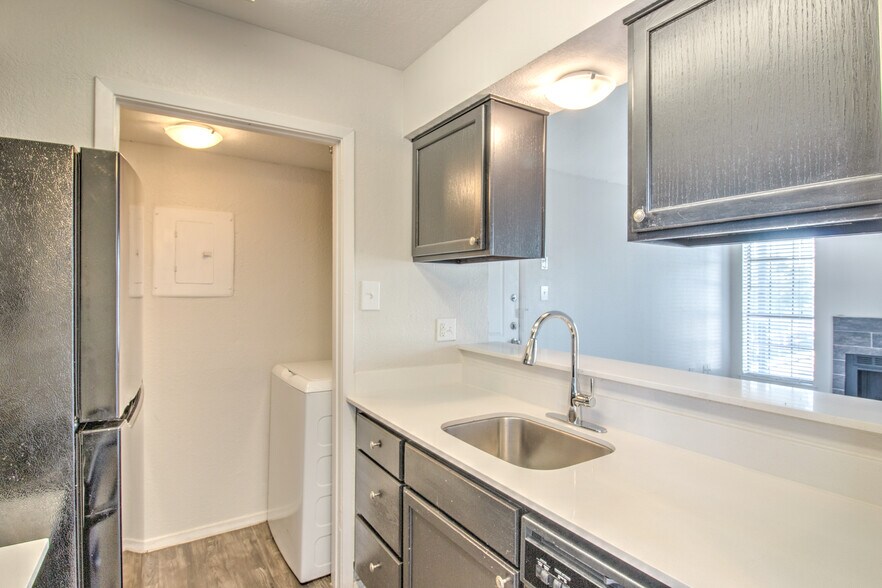 More Photos Of 1820 N Garrett Ave, Dallas Apartments For Sale