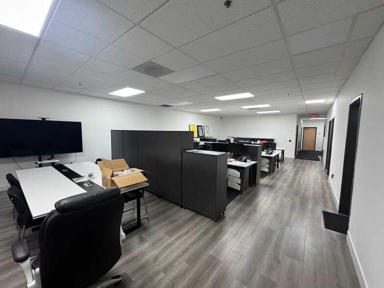 More Photos Of 21160 S Figueroa St, Carson Warehouse For Lease