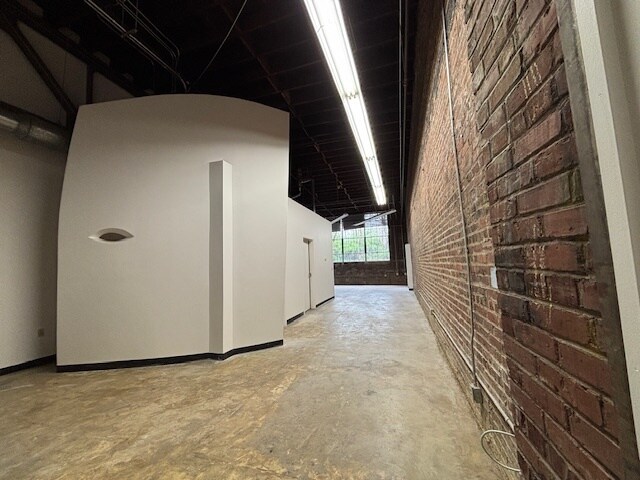 More Photos Of 887 W Marietta St NW, Atlanta Loft Creative Space For Lease