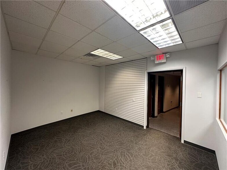 More Photos Of 9625 Perry Hwy, Pittsburgh Office For Lease