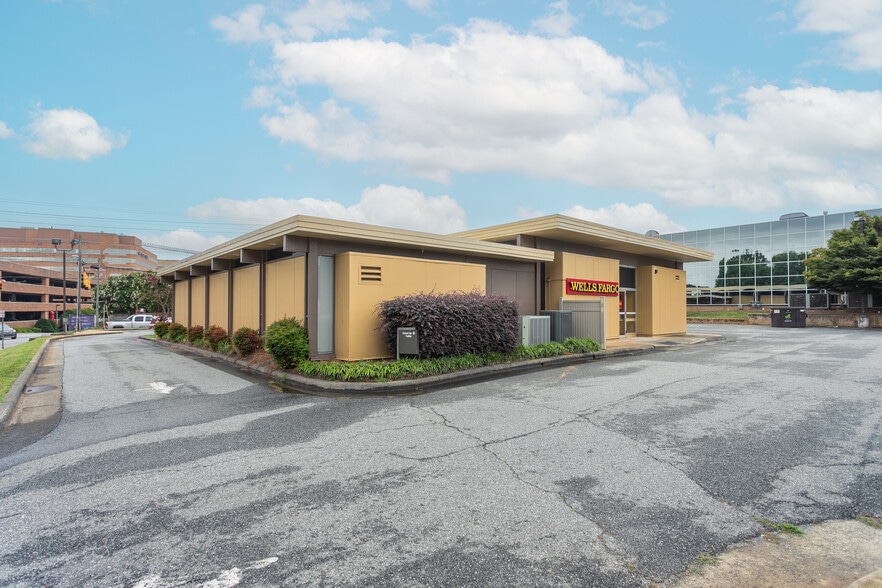 More Photos Of 2000 S Hawthorne Rd, Winston-Salem Bank For Lease