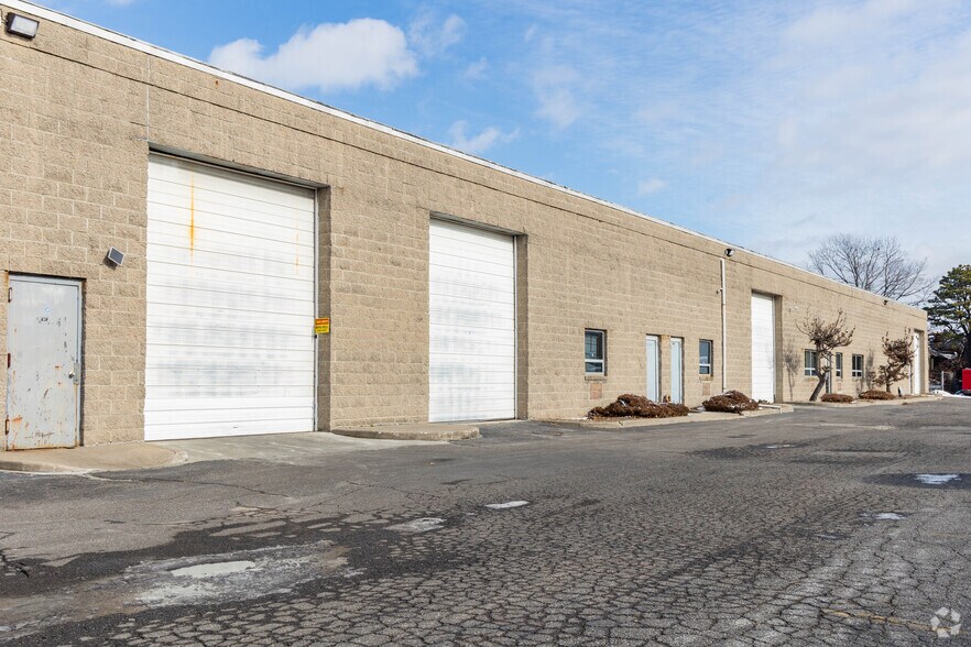 More Photos Of 217 Knickerbocker Ave, Bohemia Warehouse For Lease