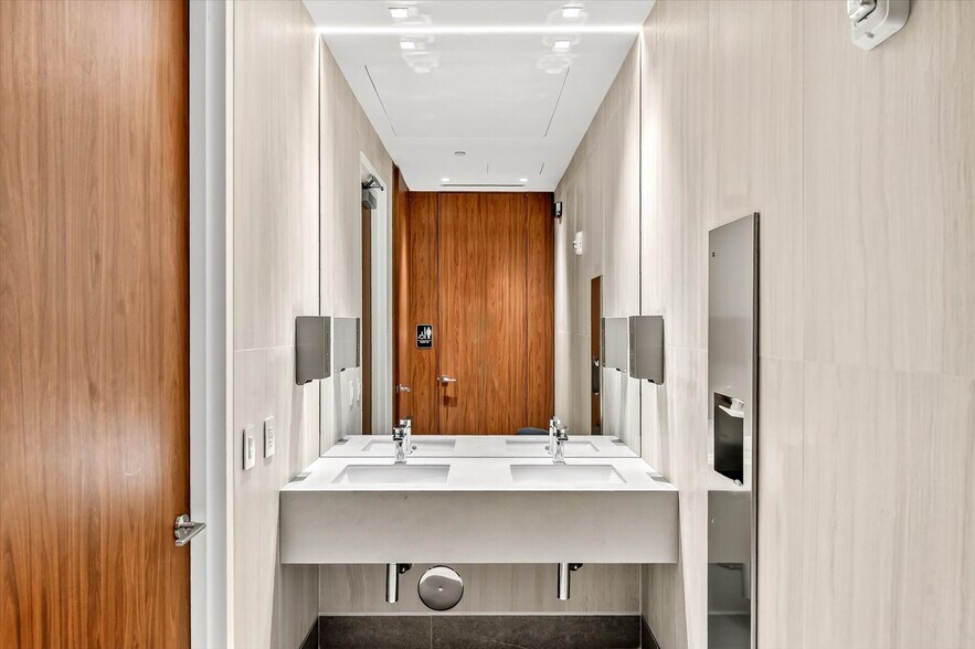 More Photos Of 119 Washington Ave, Miami Beach Office For Lease