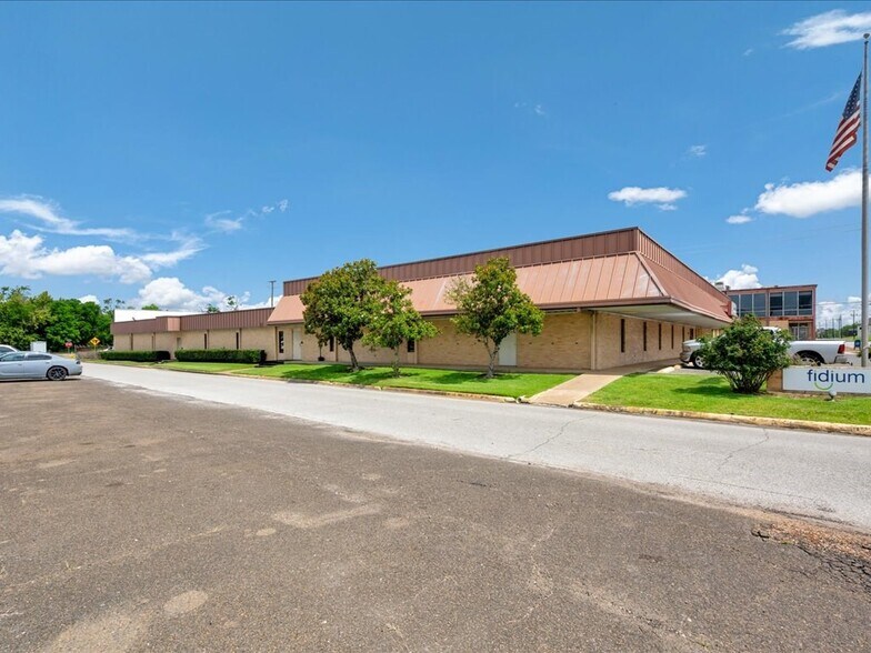 More Photos Of 321 N 1st St, Lufkin Office For Sale