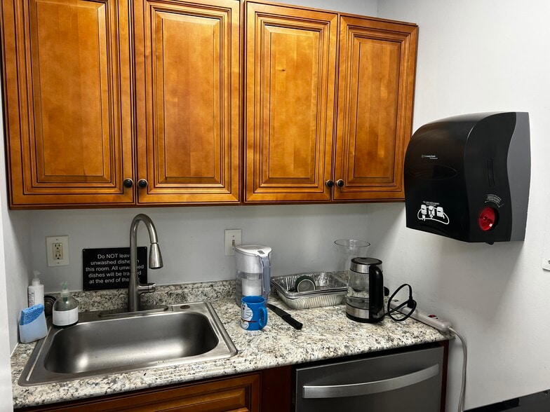 More Photos Of 9821 Greenbelt Rd, Lanham Seabrook Office For Sale