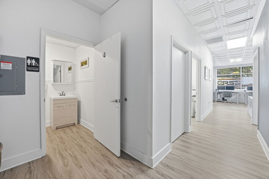 More Photos Of 5404 Hoover Blvd, Tampa Medical For Sale