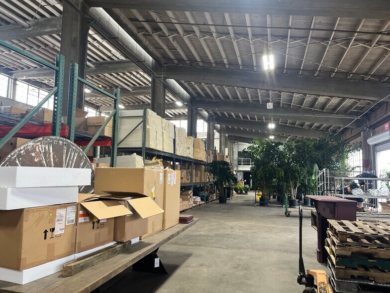 More Photos Of 5340 Harbor St, Commerce Warehouse For Lease