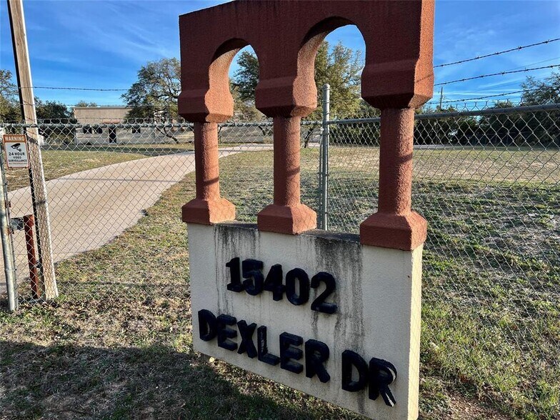 More Photos Of 15402 Dexler Dr, Austin Showroom For Lease