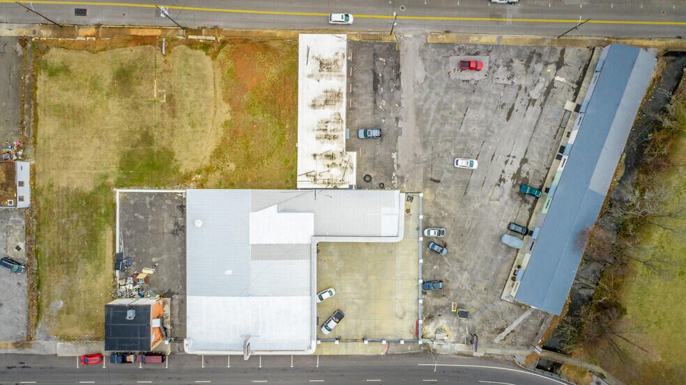 More Photos Of 395 S Ocoee St, Cleveland Showroom For Sale