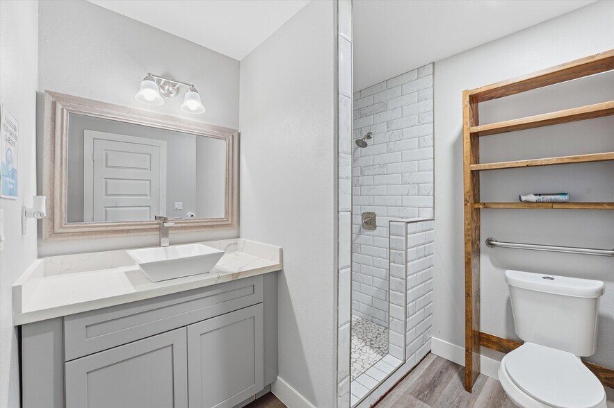 More Photos Of 2106 Antoine Dr, Houston Freestanding For Sale