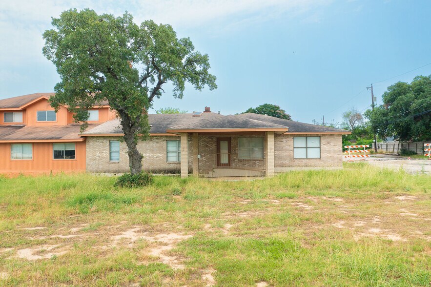 More Photos Of 6628 Crestway Dr, San Antonio Flex For Sale