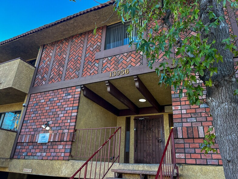 More Photos Of 13956 Vanowen St, Van Nuys Apartments For Sale