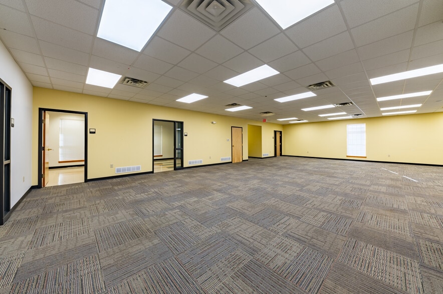More Photos Of 109 Cambridge Pl, Bridgeport Office For Lease