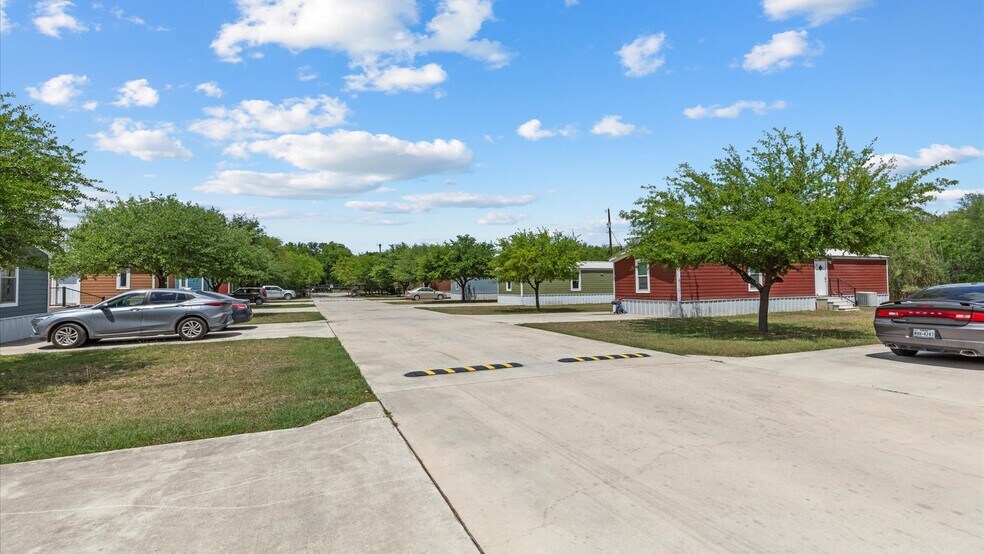 More Photos Of 1911 Wald Rd, New Braunfels Manufactured Housing Mobile Home Park For Sale
