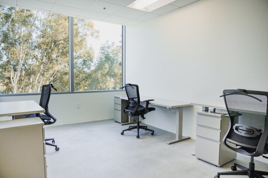 More Photos Of 27200 Tourney Rd, Valencia Office For Lease