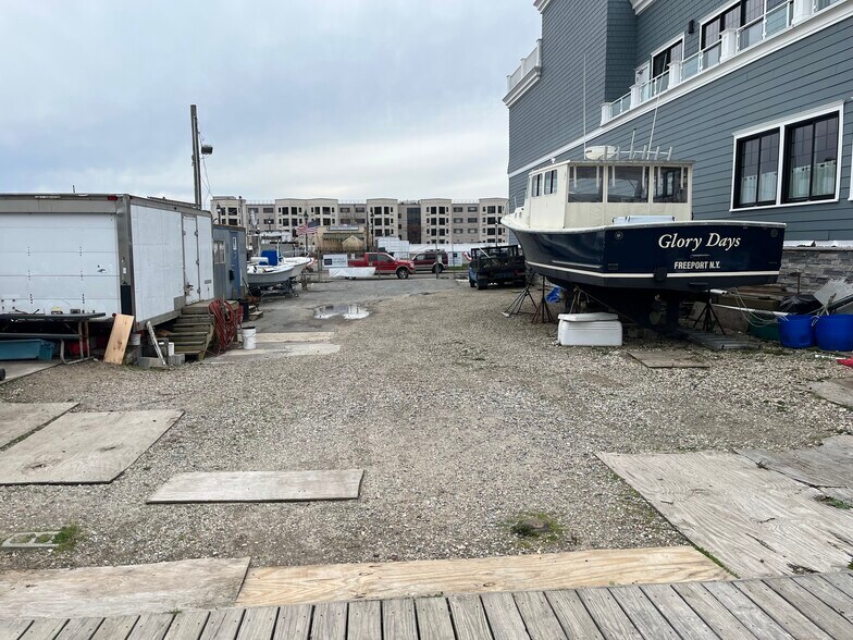 More Photos Of 405 Woodcleft Ave, Freeport Land For Sale