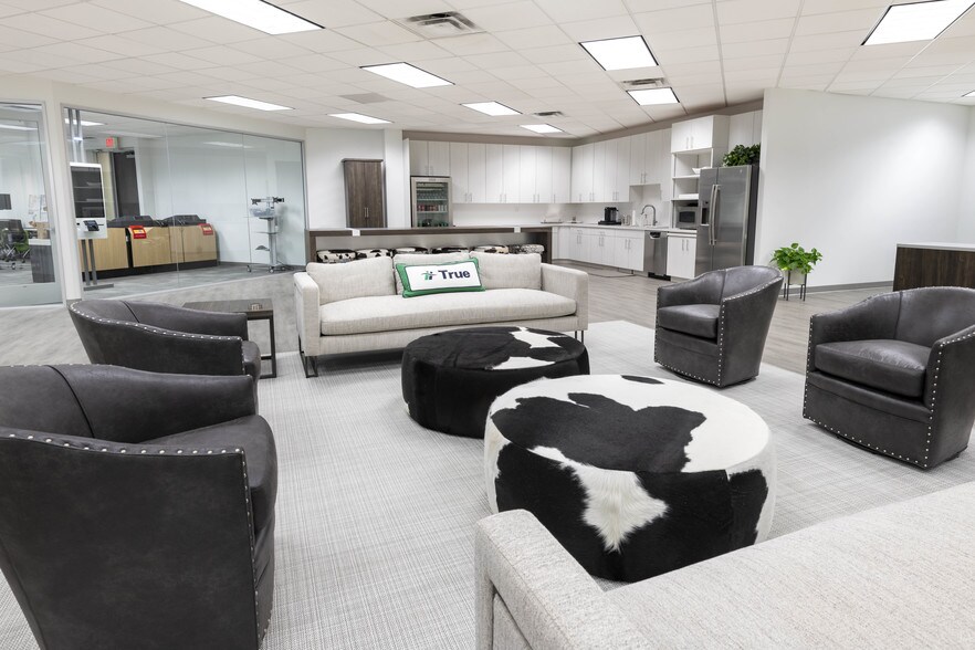 More Photos Of 1711 W Greentree Dr, Tempe Office For Lease