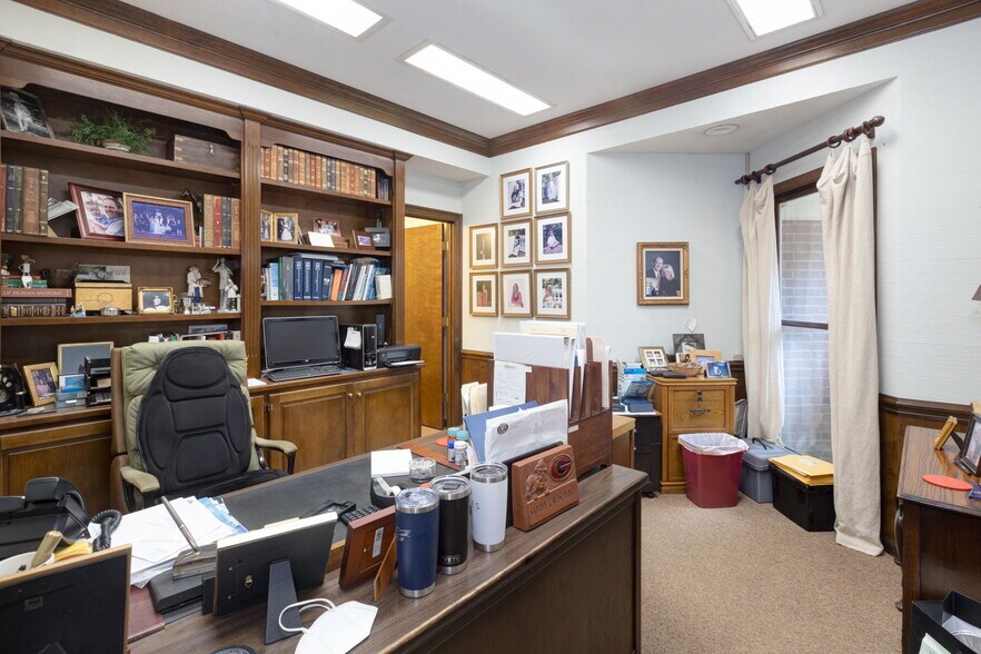 More Photos Of 3822 Rosemont Dr, Columbus Medical For Sale