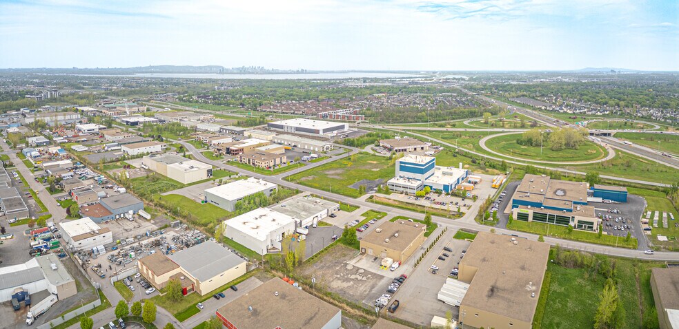 More Photos Of 275 Av Liberté, Candiac Warehouse For Sale