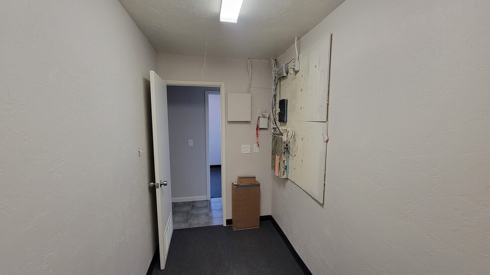 More Photos Of 1026 N Columbus Blvd, Tucson Light Manufacturing For Sale