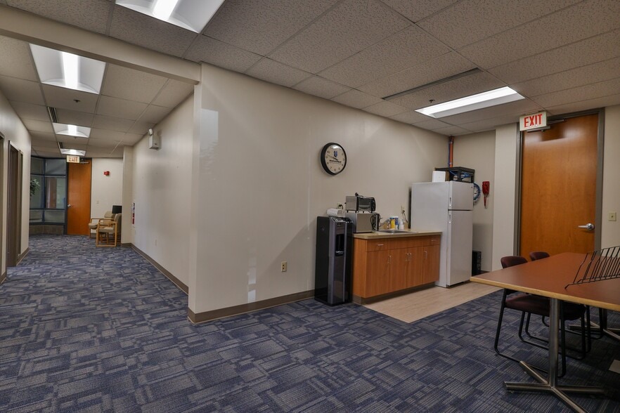 More Photos Of 1525 Valley Center Pky, Bethlehem Unknown For Lease