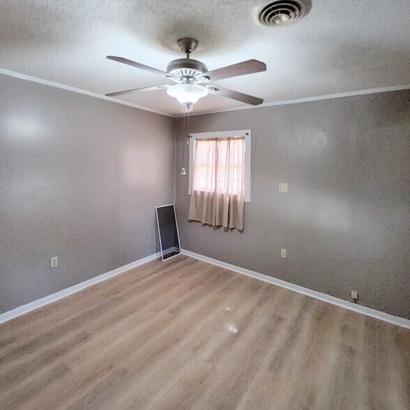 More Photos Of 1201 Crescent St, Summerton Apartments For Sale