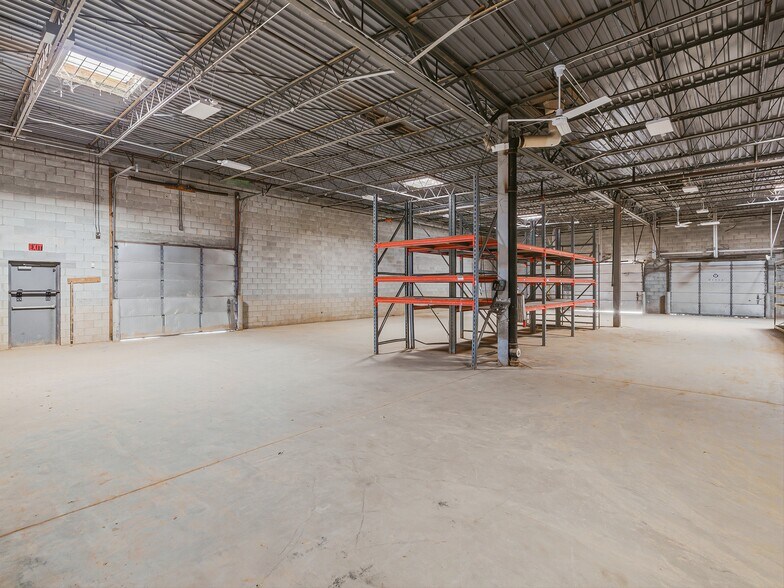 More Photos Of 840 Riverside Dr, Asheville Warehouse For Lease