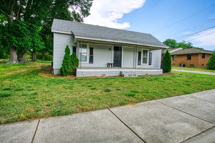 More Photos Of 19612 & 19630 Oak St, Cornelius Apartments For Sale