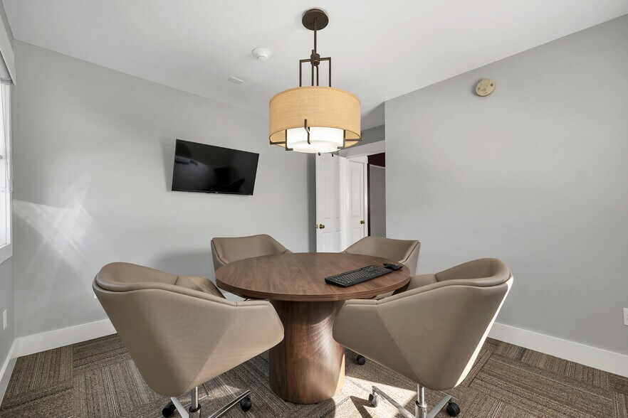 More Photos Of 252 Daniel Webster Hwy, Meredith Office For Sale