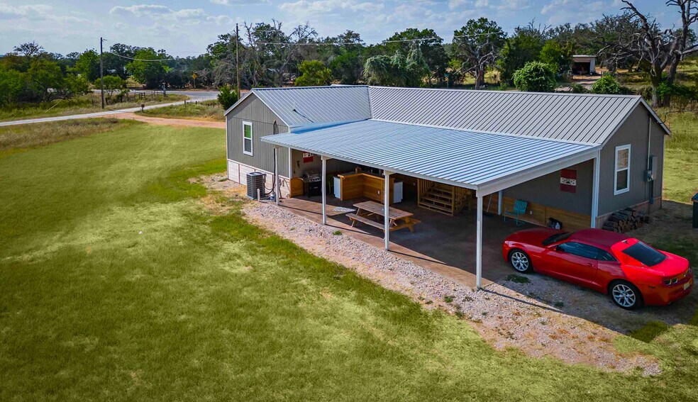 More Photos Of 95 Loma Ln, Fredericksburg Showroom For Sale