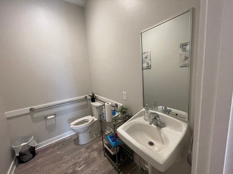 More Photos Of 6110 McFarland Station Dr, Alpharetta Medical For Lease