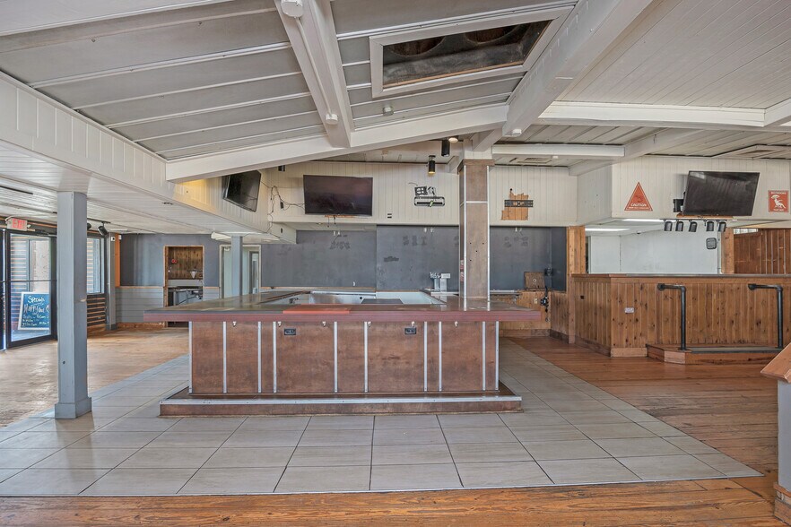 More Photos Of 8101 W I-40, Amarillo Restaurant For Lease