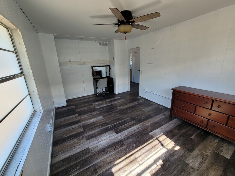 More Photos Of 4830 Gall Blvd, Zephyrhills Flex For Lease