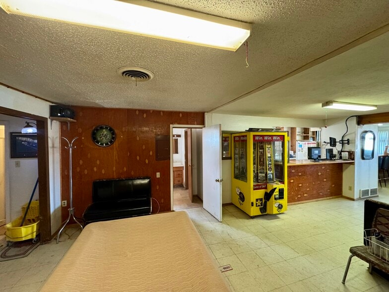 More Photos Of 736 3rd Ave, Lake Andes Hotel For Sale