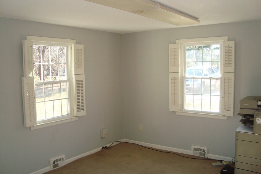 More Photos Of 381 Hubbard St, Glastonbury Loft Creative Space For Lease